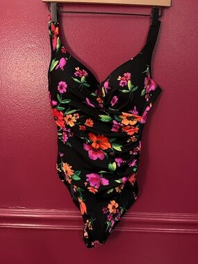 Miraclesuit Escape Floral One‑Piece Swimsuit Black Slimming Size 10